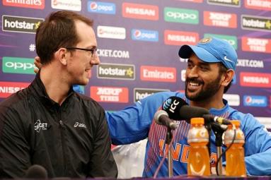 ‘You want me to retire?’, asks Dhoni