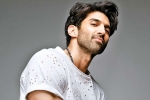 Aditya Roy Kapoor girlfriend, Aditya Roy Kapoor marriage, aditya roy kapoor is all set to marry this indian american model, Manish malhotra